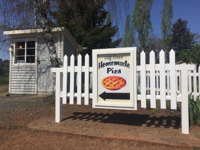 Neighbors serve slice of hope to The Pie Guy in North Plains